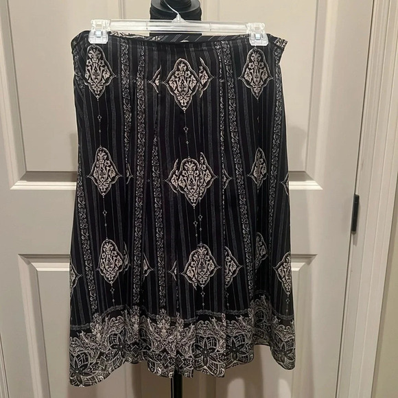 NWOT Grace Elements Skirt Size 10 Black and Cream Pattern 24”Top to Hem Bottom - Picture 1 of 3